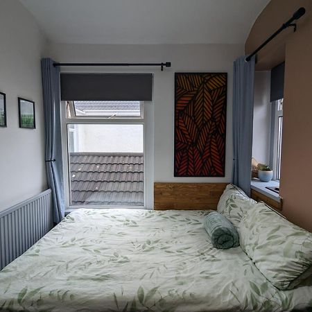 R3 - Cozy Small Double - City & Beach Access, Wifi, Free Parking - Self Catering Swansea Buitenkant foto