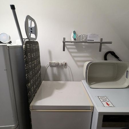 R3 - Cozy Small Double - City & Beach Access, Wifi, Free Parking - Self Catering Swansea Buitenkant foto