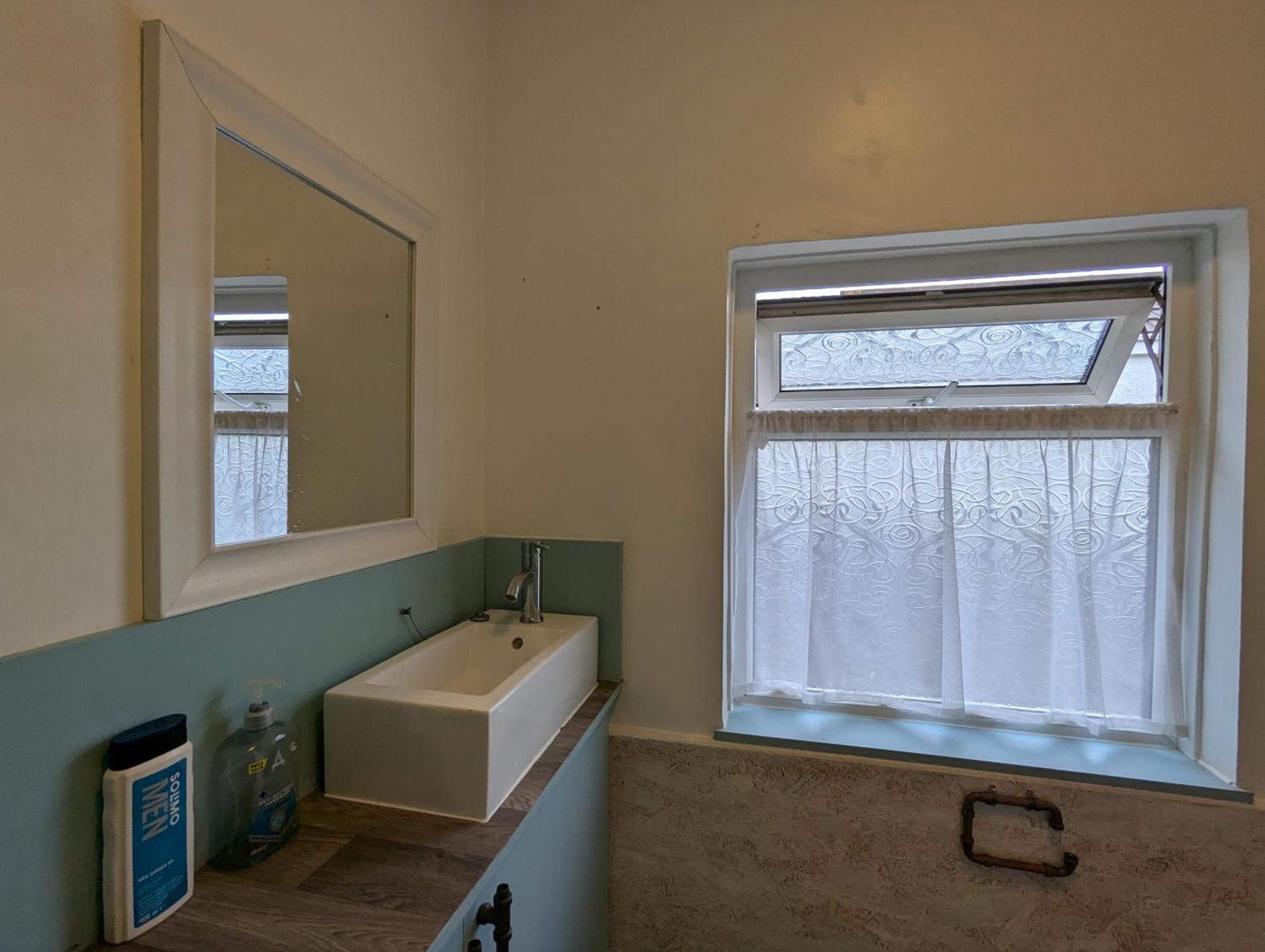 R3 - Cozy Small Double - City & Beach Access, Wifi, Free Parking - Self Catering Swansea Buitenkant foto