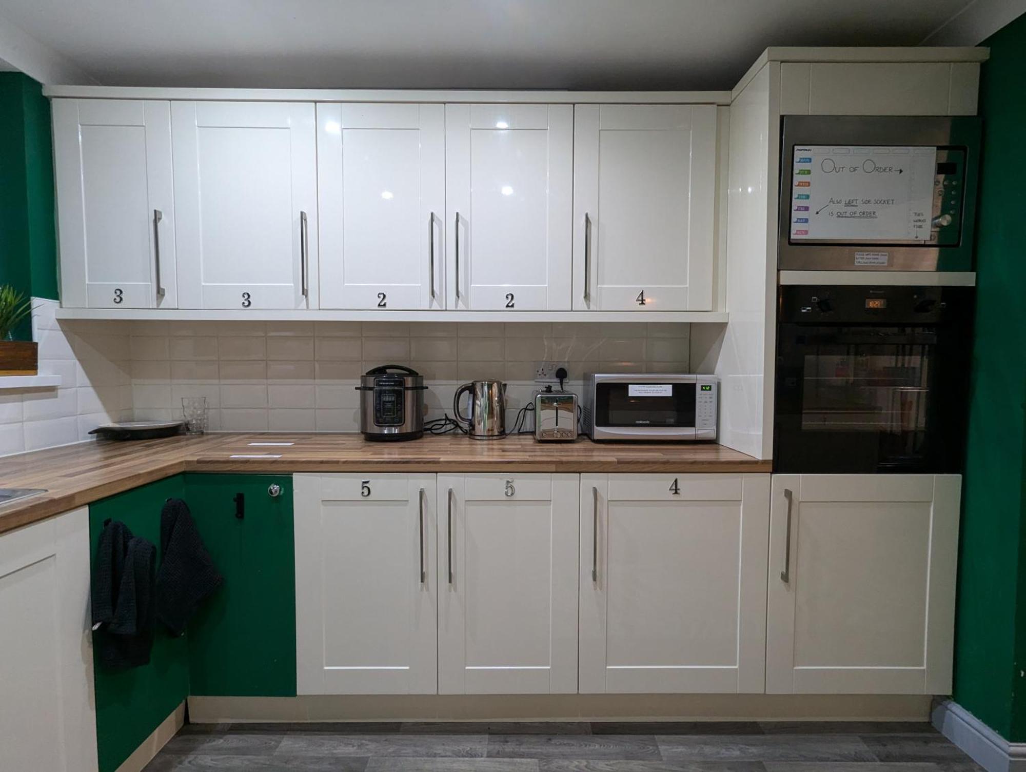 R3 - Cozy Small Double - City & Beach Access, Wifi, Free Parking - Self Catering Swansea Buitenkant foto
