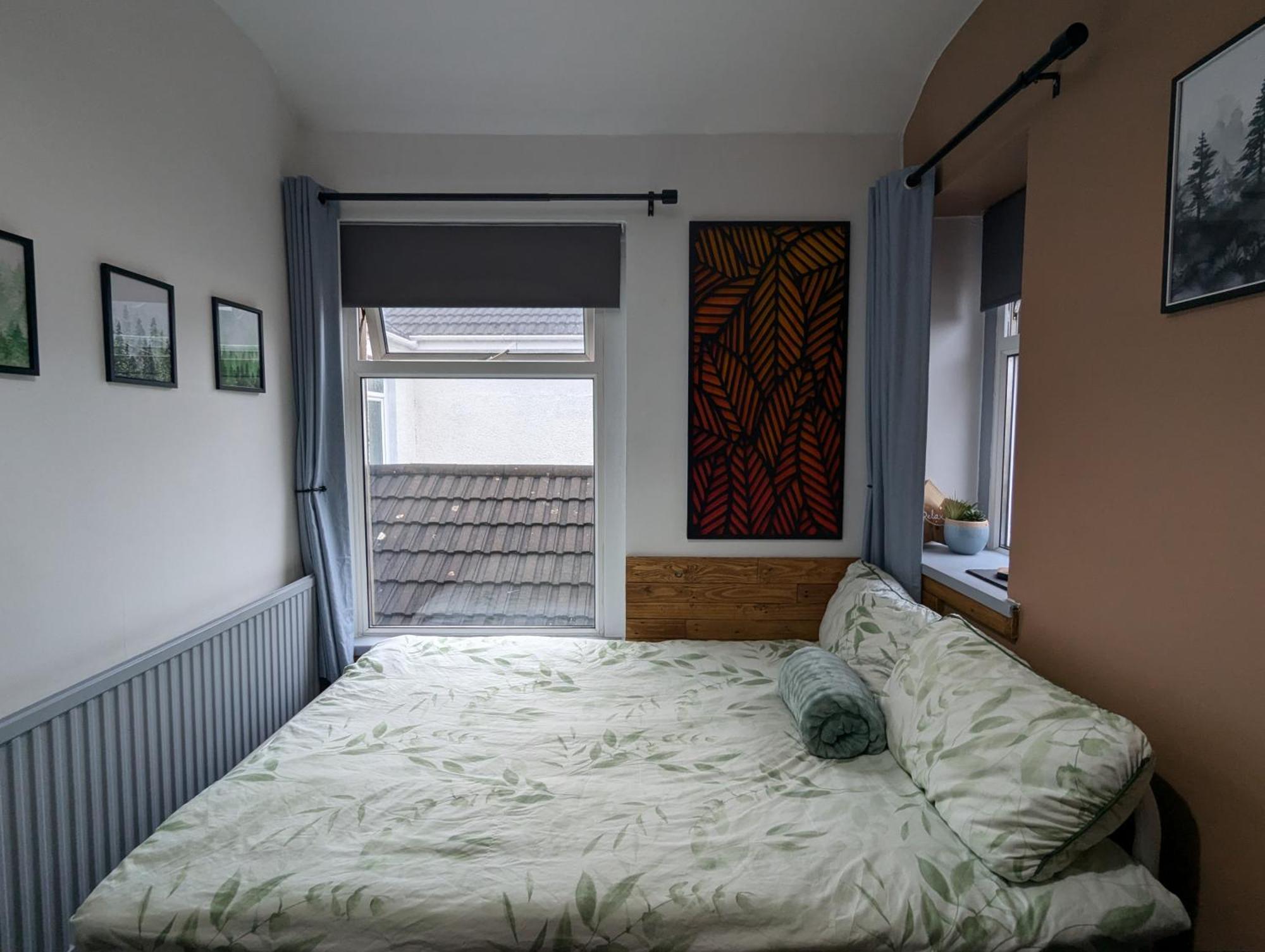 R3 - Cozy Small Double - City & Beach Access, Wifi, Free Parking - Self Catering Swansea Buitenkant foto