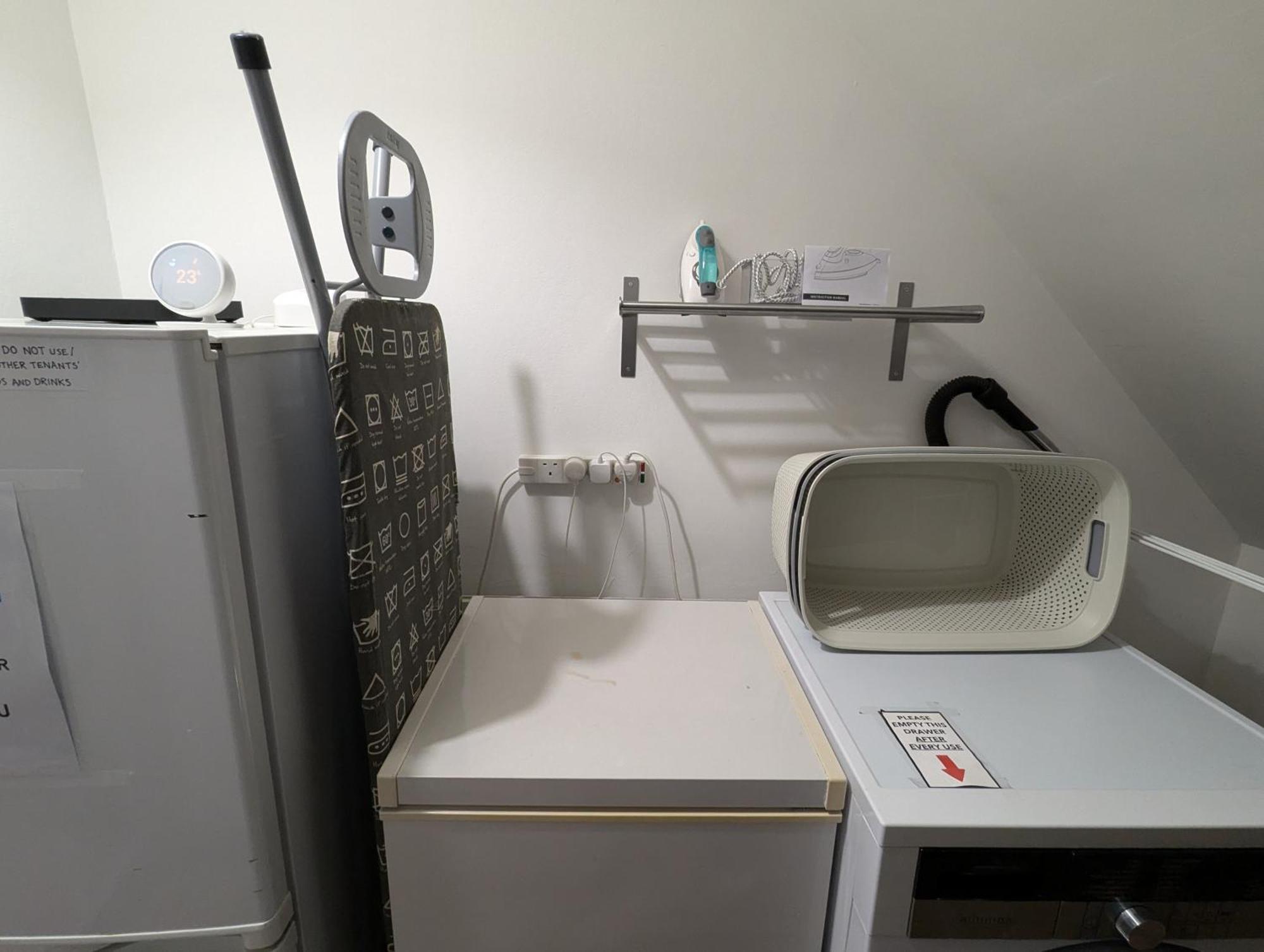R3 - Cozy Small Double - City & Beach Access, Wifi, Free Parking - Self Catering Swansea Buitenkant foto